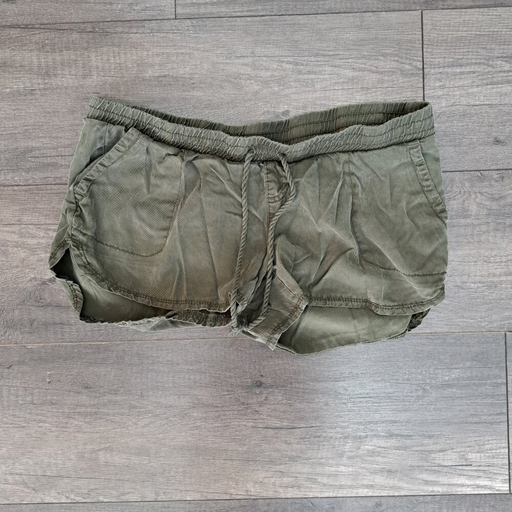 Jessica Simpson maternity shorts